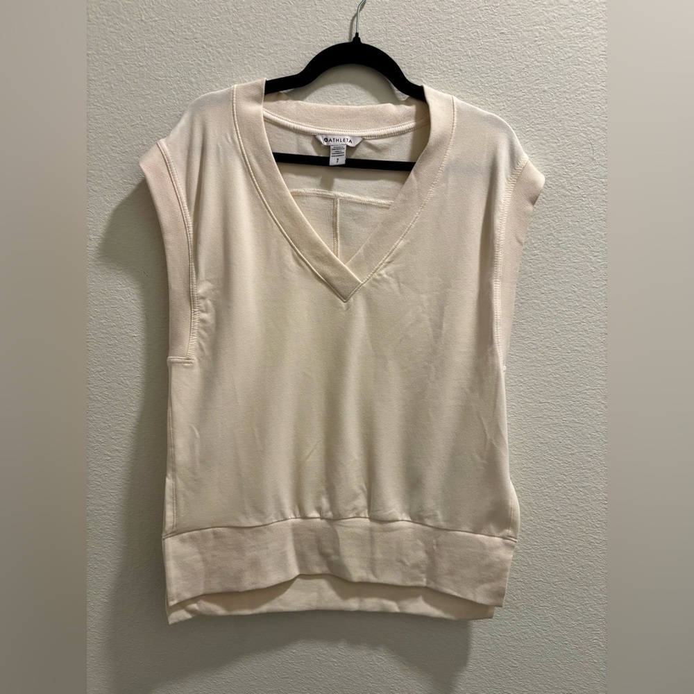 Athleta Cream V-Neck Sleeveless Knit Top